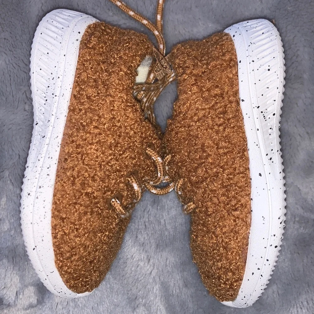 Baby gap fuzzy fleece shoes, size 6 to 12 months boys or girls NWOT